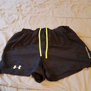 Under Armour heatgear black shorts